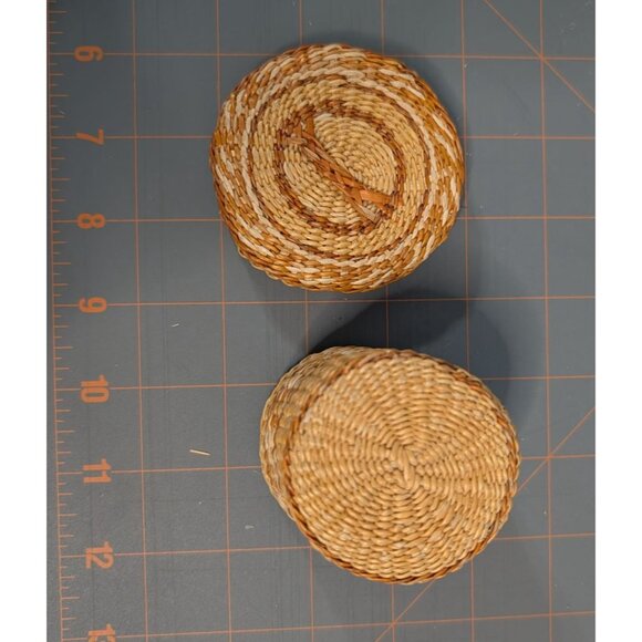 Small Woven Round Basket Lid Rustic Home Decor storage - Picture 4 of 11